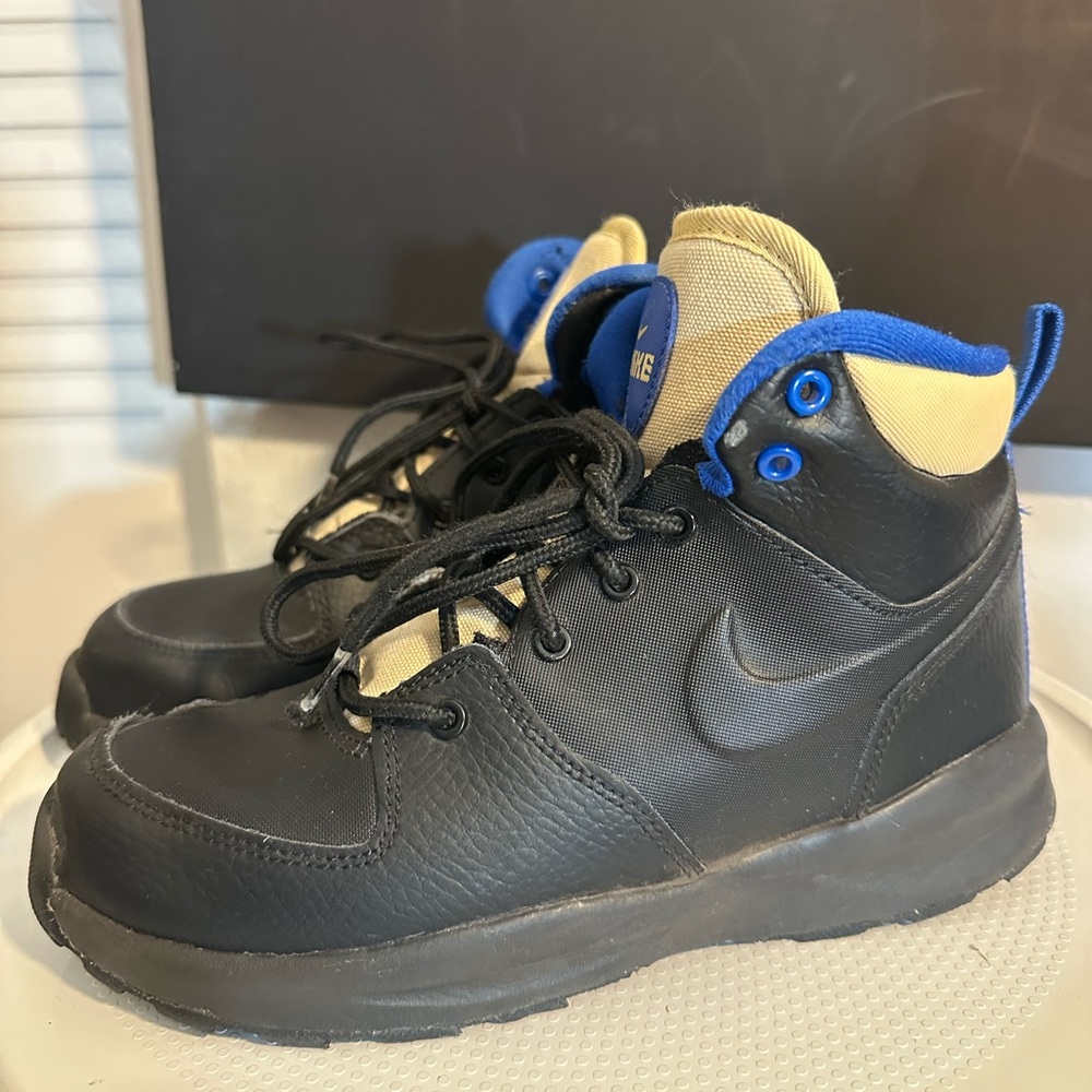 Nike Manoa Sneakers Boots